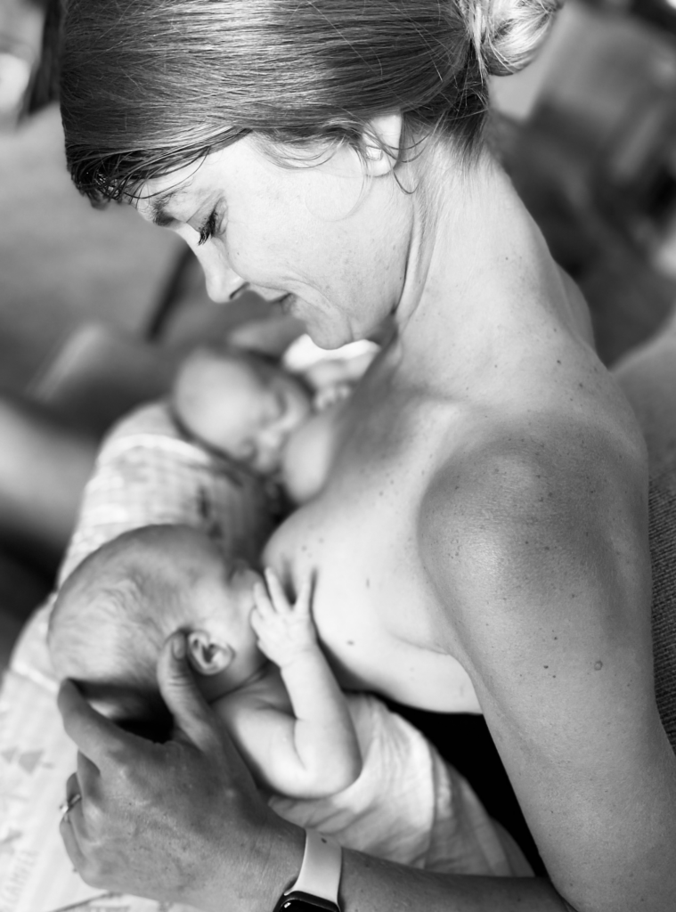 twins breastfeeding